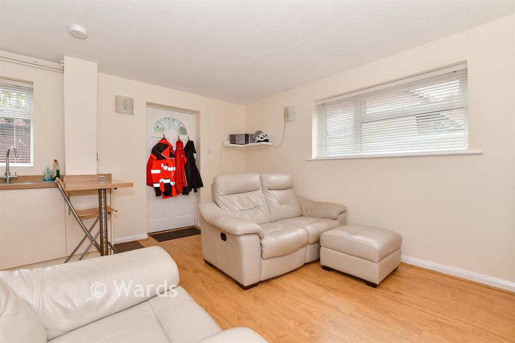 Lounge/ Kitchen