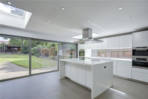 5 bedroom detached house to rent, The Fairway, KT3