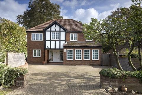 5 bedroom detached house to rent, The Fairway, KT3