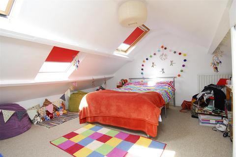 4 bedroom house to rent, Kensington Road, Plymouth PL4