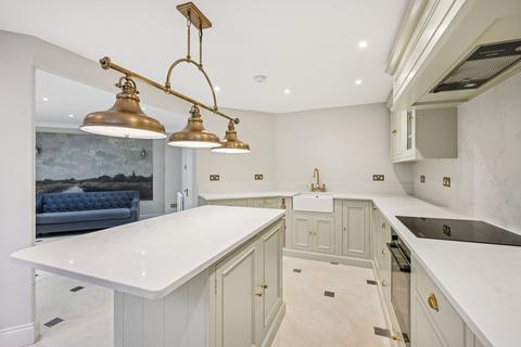 4 bedroom end of terrace house to rent, Hurlingham Square, Peterborough Road, Fulham, London