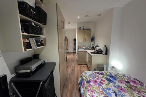 undefined, Pall Mall, Liverpool L3