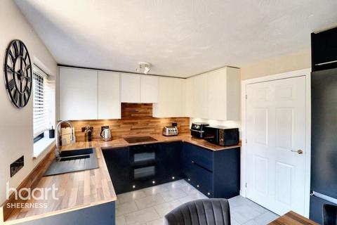 3 bedroom end of terrace house for sale, Penny Cress Road, Minster