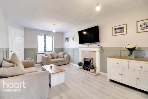 3 bedroom end of terrace house for sale, Penny Cress Road, Minster