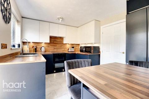 3 bedroom end of terrace house for sale, Penny Cress Road, Minster