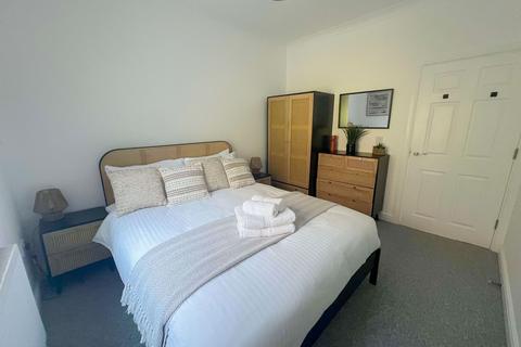 1 bedroom flat to rent, Riviera Park Apartments, Shore Road, PO38