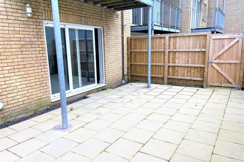 1 bedroom flat to rent, Riviera Park Apartments, Shore Road, PO38