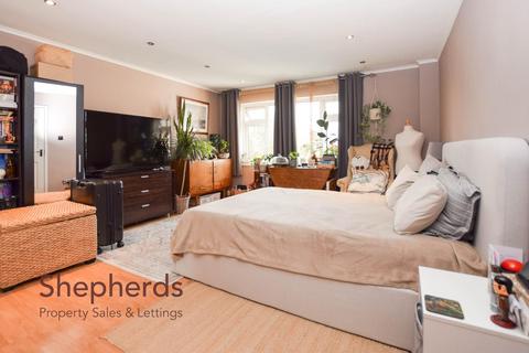 undefined, High Street, Cheshunt EN8