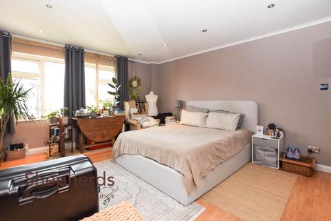 undefined, High Street, Cheshunt EN8