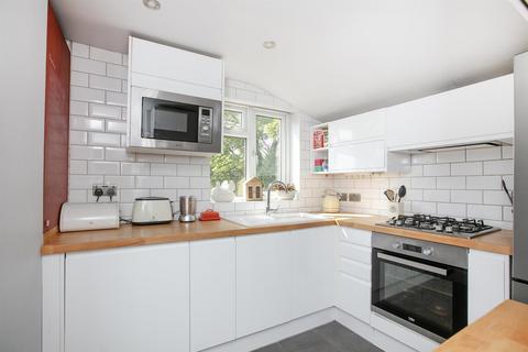 2 bedroom flat for sale, Kings Grove, Peckham, SE15