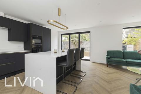 undefined, Wallington SM6