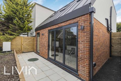 undefined, Wallington SM6