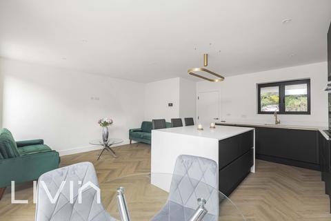 undefined, Wallington SM6
