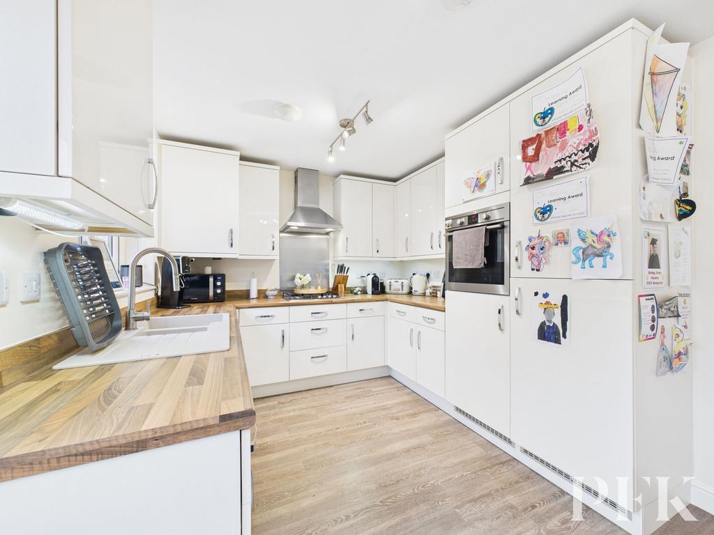 Kitchen / Dining