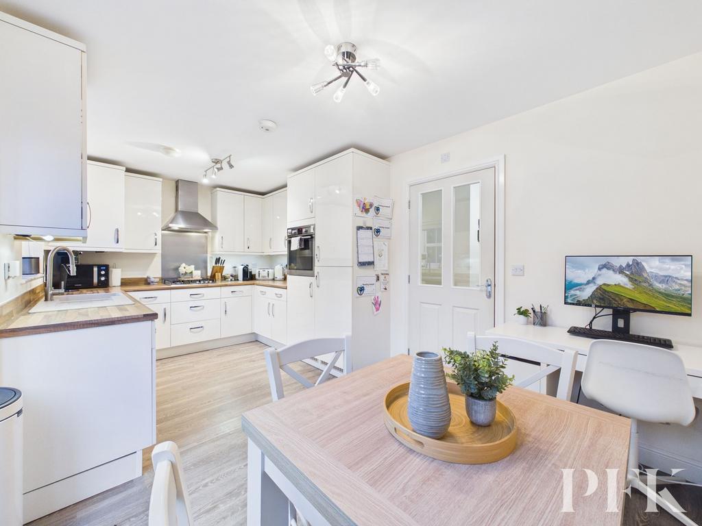 Kitchen / Dining