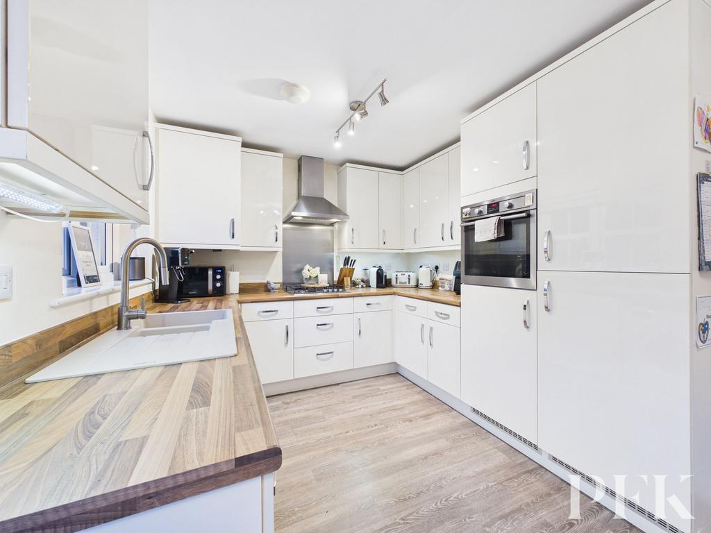 Kitchen / Dining