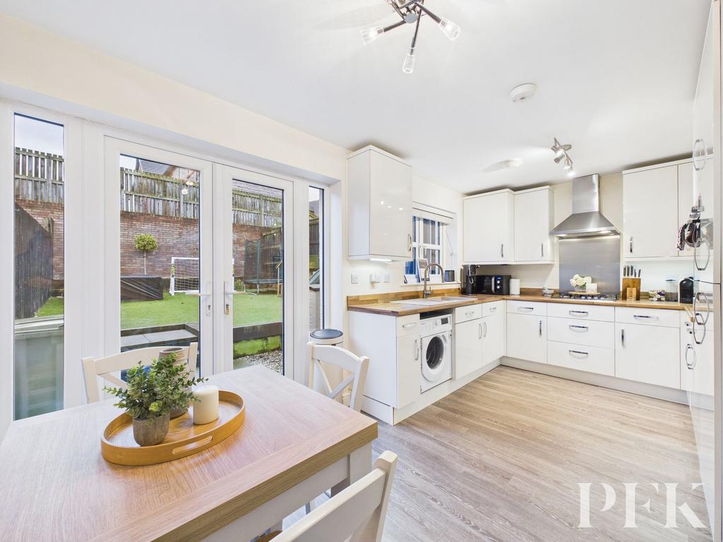 Kitchen / Dining