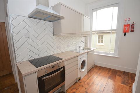 1 bedroom flat to rent, Pier Street, Ventnor, PO38