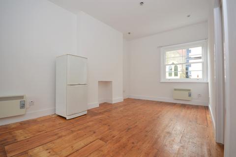 1 bedroom flat to rent, Pier Street, Ventnor, PO38