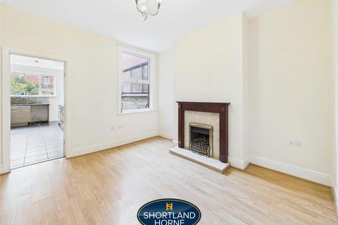 3 bedroom terraced house to rent, Sir Thomas Whites Road, Coventry CV5