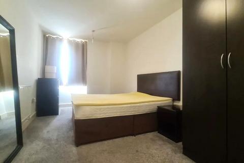 2 bedroom flat to rent, Mastmaker Road, London E14