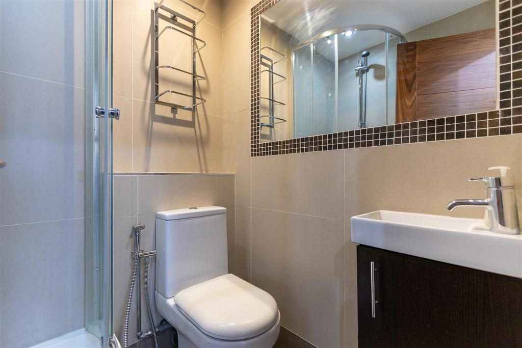 Bathroom 2.jpg