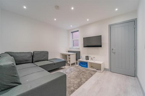 6 bedroom house to rent, North Road, Birmingham B29