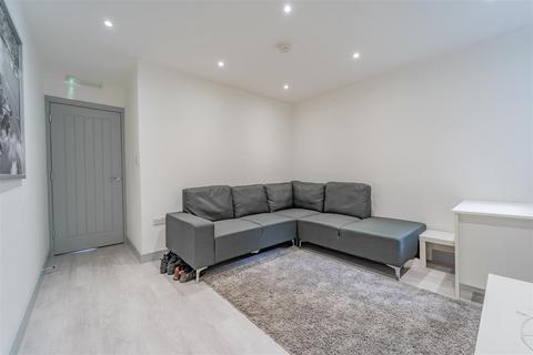 6 bedroom house to rent, North Road, Birmingham B29