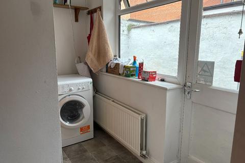 undefined, Room 5, 5 Mason Street