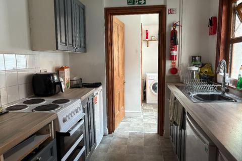 undefined, Room 5, 5 Mason Street