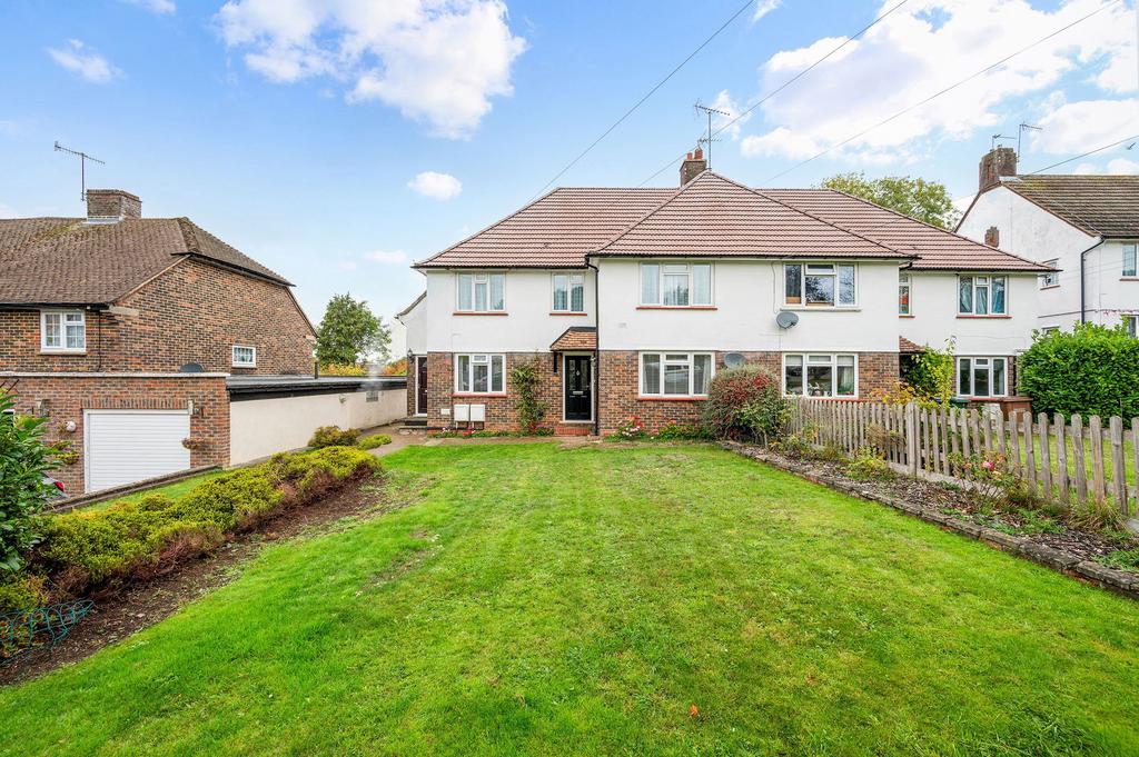 Shawley Shawley Crescent, Epsom KT18 2 bed maisonette for sale - £400,000