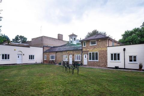 undefined, Portsmouth Road, Esher, KT10