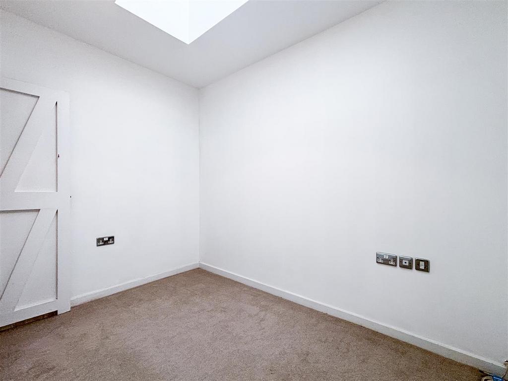 Bedroom 2 (1 of 1).jpg