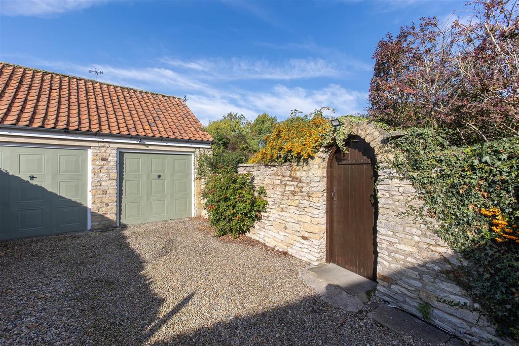 Barnstone House External-2.jpg