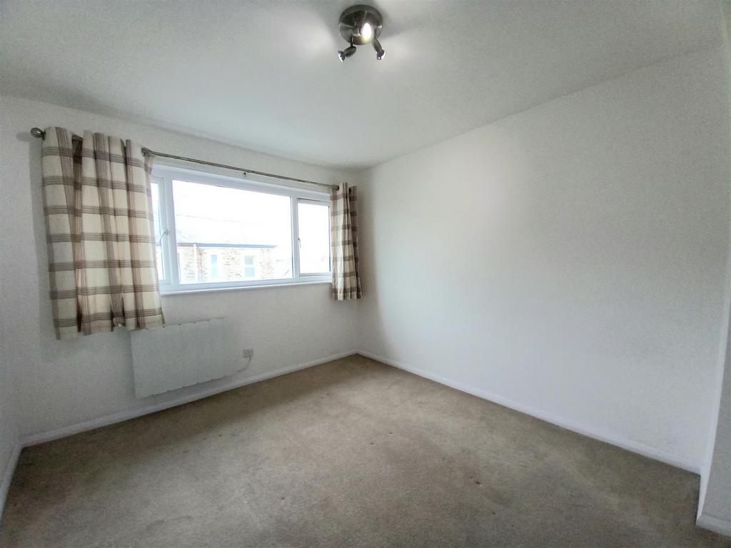 12 Waterloo Tce Bed 2.jpg
