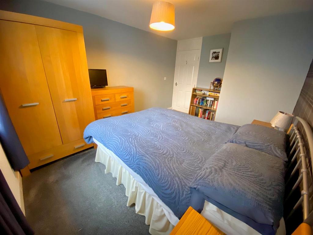 Bed 2.jpg