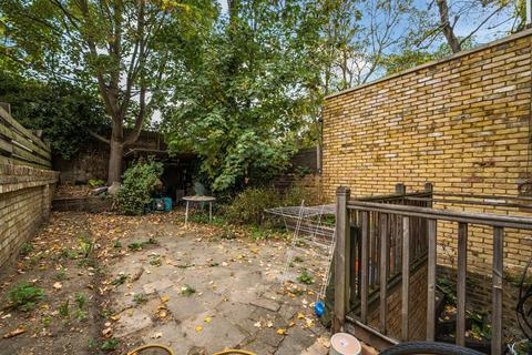2 bedroom flat to rent, Weltje Road, London, W6