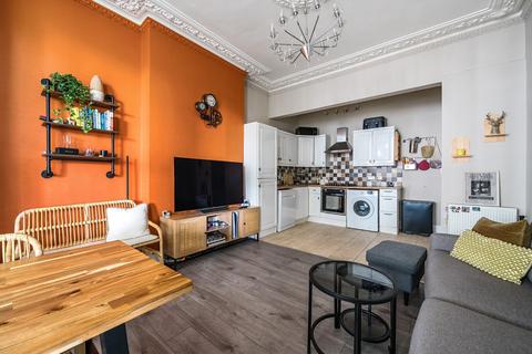 2 bedroom flat to rent, Weltje Road, London, W6