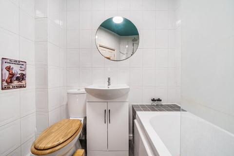 2 bedroom flat to rent, Weltje Road, Hammersmith, London, W6