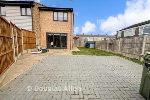 2 bedroom end of terrace house for sale, Goodmayes Walk, Wickford, Essex