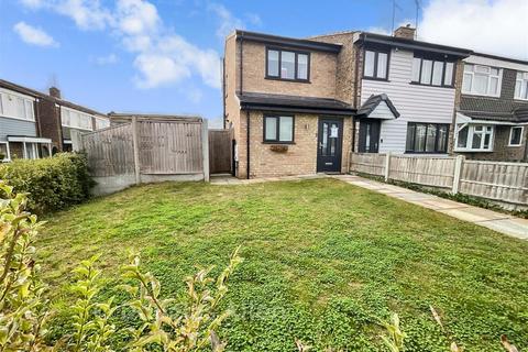 2 bedroom end of terrace house for sale, Goodmayes Walk, Wickford, Essex