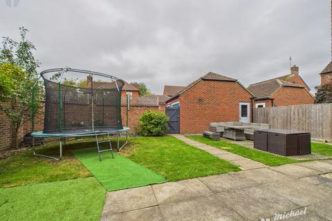 4 bedroom detached house for sale, Wren Path, Aylesbury, Buckinghamshire