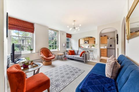 2 bedroom flat for sale, Archer House, Vicarage Crescent, London, SW11