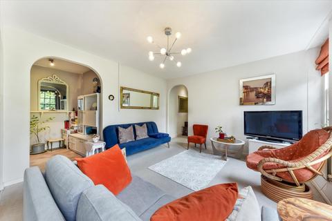 2 bedroom flat for sale, Archer House, Vicarage Crescent, London, SW11
