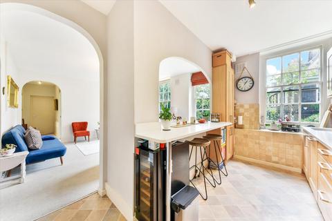 2 bedroom flat for sale, Archer House, Vicarage Crescent, London, SW11
