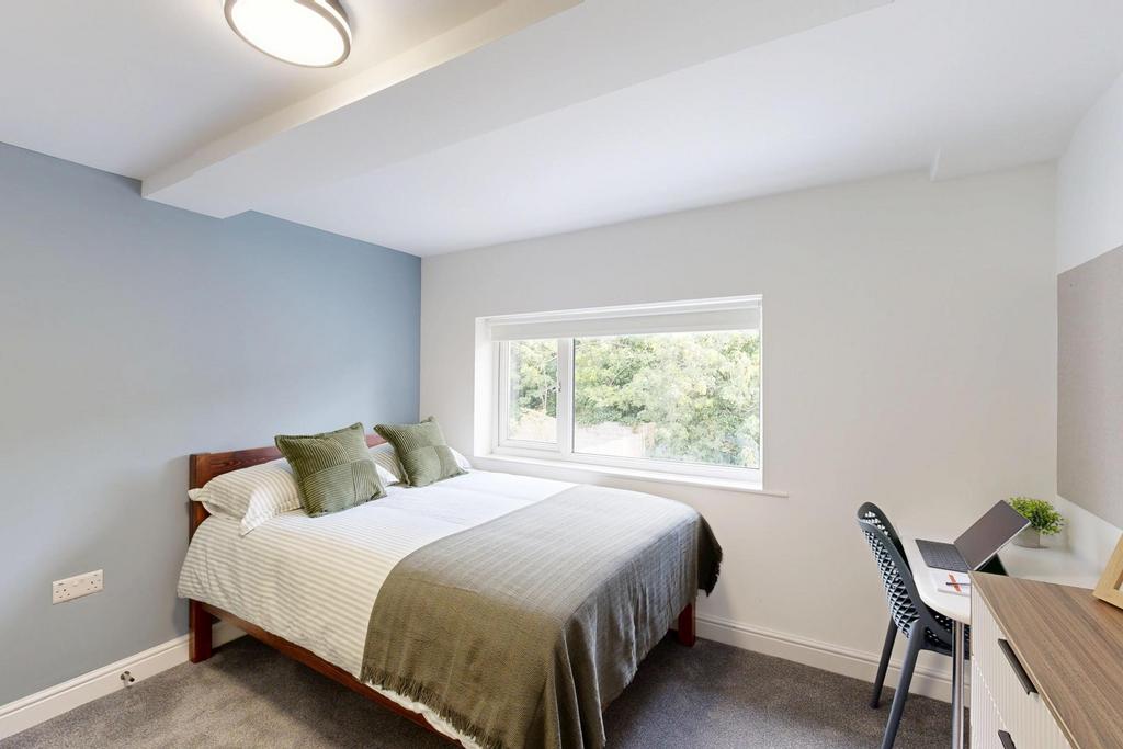 A bright and well-maintained double bedroom fea...