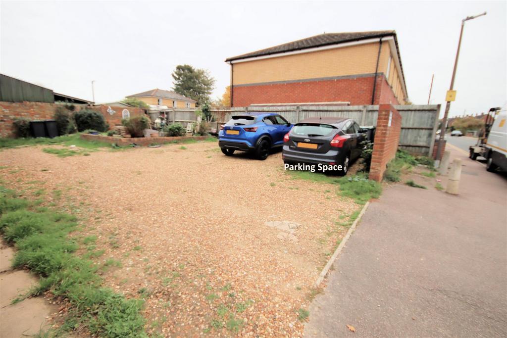 Parking Space &amp; Communal Area