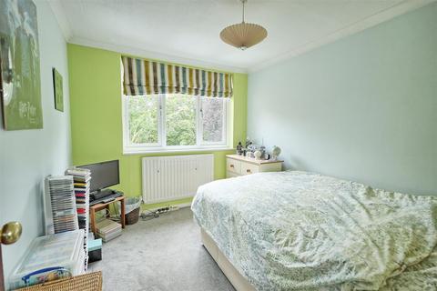 5 Bryce Close, Ware, SG12 0RH