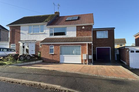4 bedroom semi-detached house for sale, Barnet Close, Oadby LE2