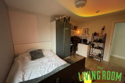5 bedroom flat to rent, Library Court, Fairoak Road, Cathays